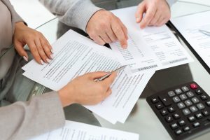 Kế toán thuế định kỳ 12 hands of agent and mature man pointing at financia VHK5UNT 1